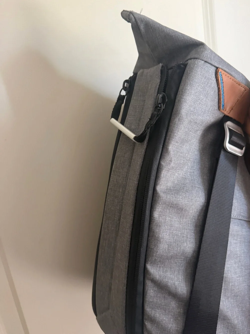 Peak Design stylish grey